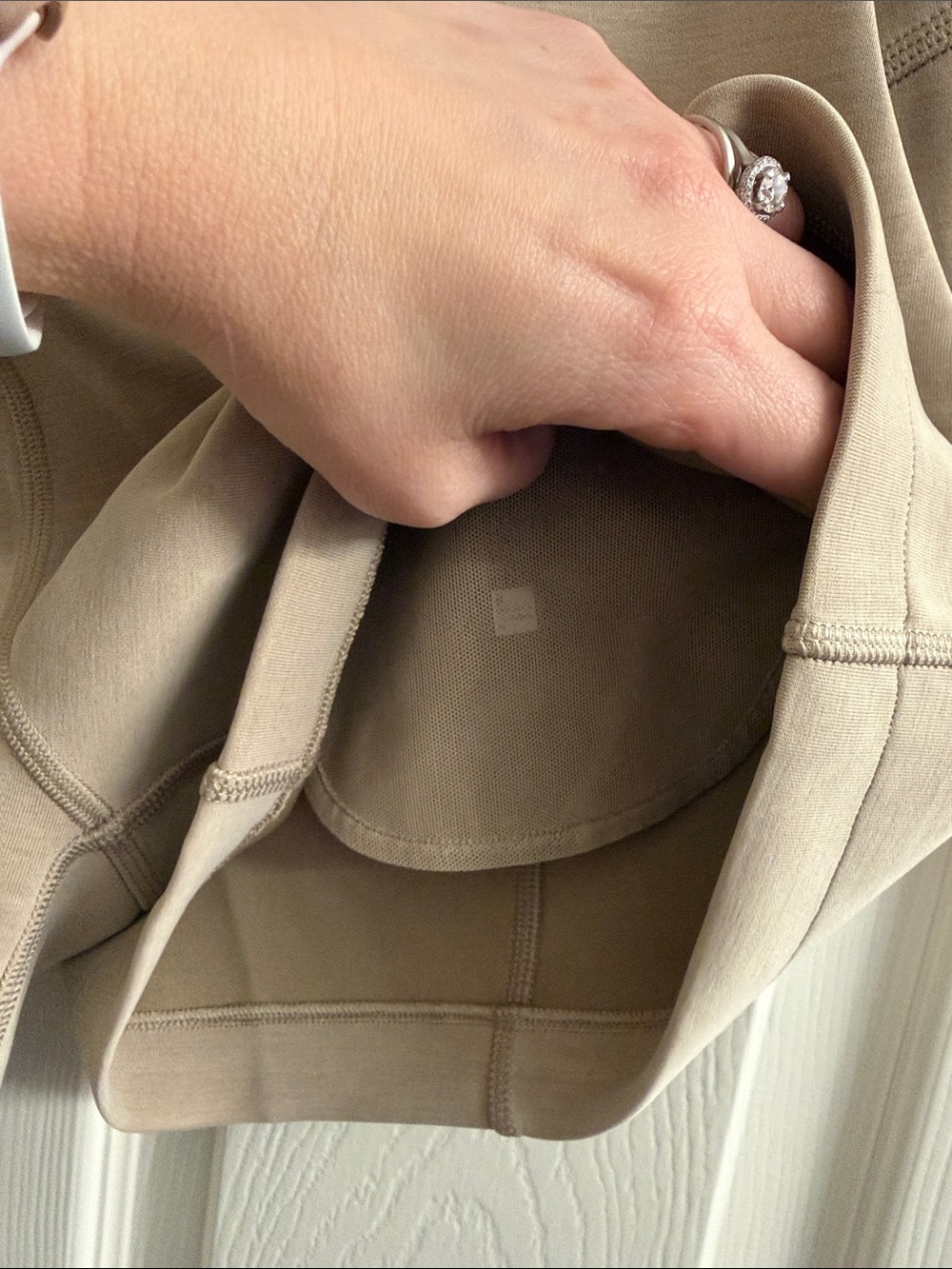 241. Lululemon Softstreme High-Rise Short 4"
Sheer Oak NWT size 8 - Picture 5 of 6